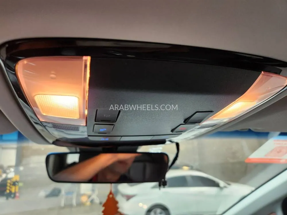 Hyundai Staria 2022 for Sale in Dubai Image-7