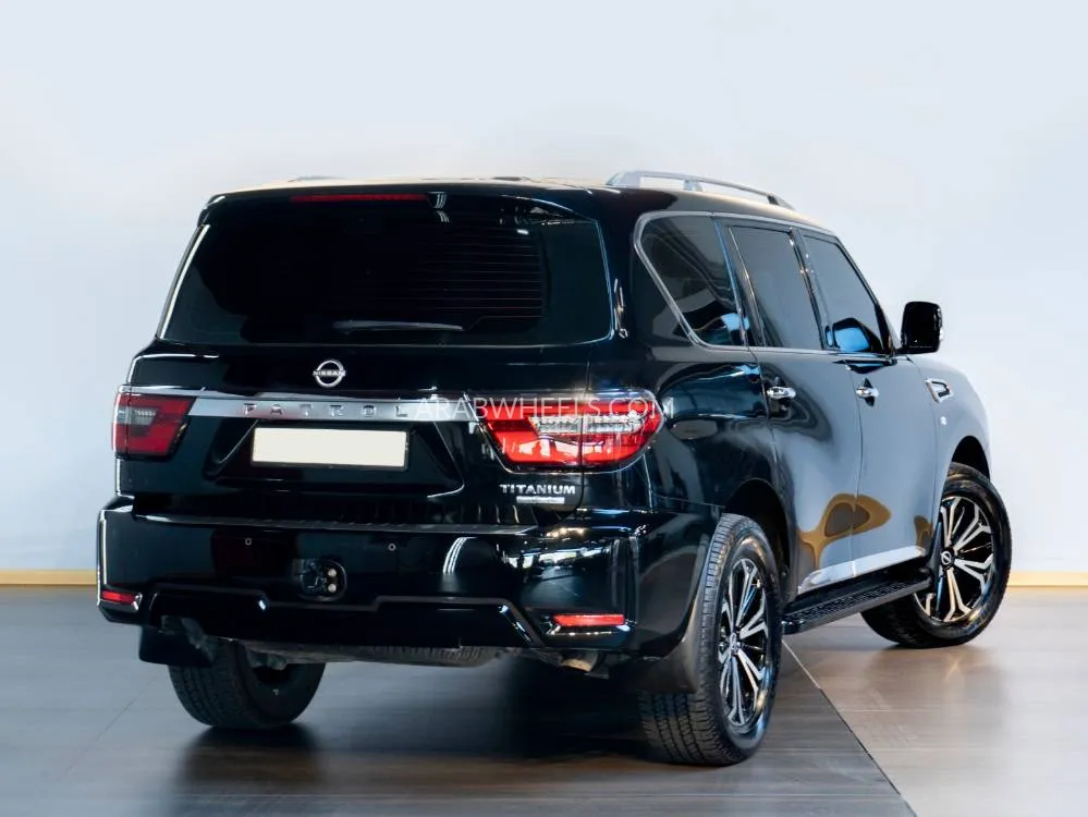 Nissan Patrol 2023 for Sale in Dubai Image-4