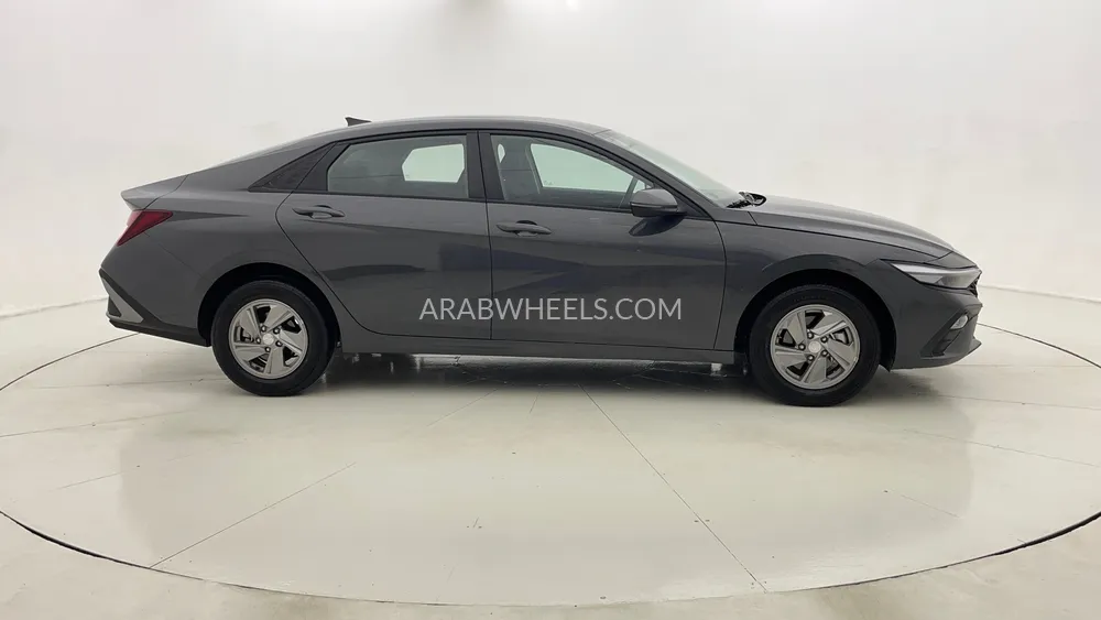 Hyundai Elantra 2025 for Sale in Dubai Image-2