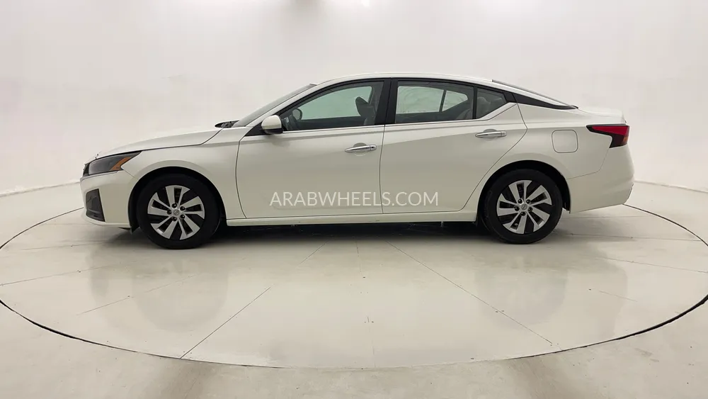 Nissan Altima 2023 for Sale in Dubai Image-6