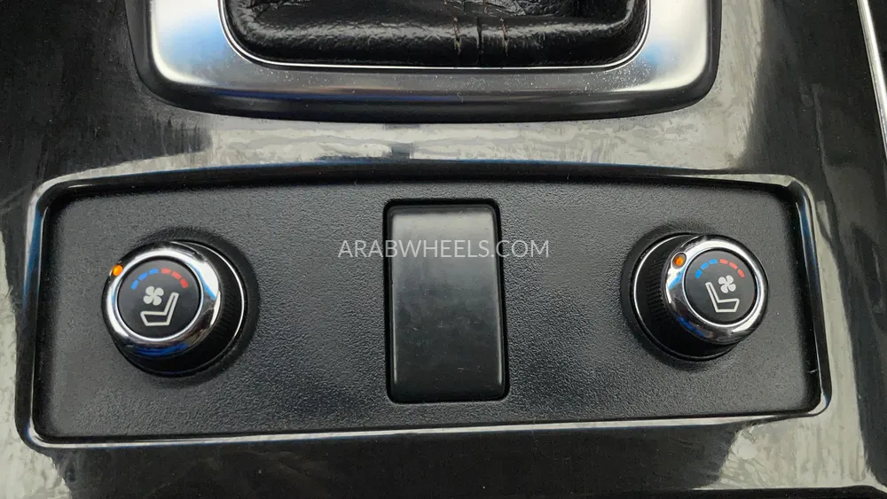 Infiniti QX70 2018 for Sale in Dubai Image-50