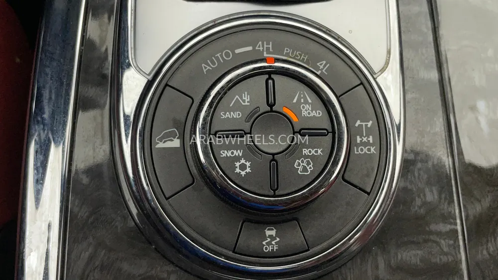 Nissan Patrol 2018 for Sale in Dubai Image-39