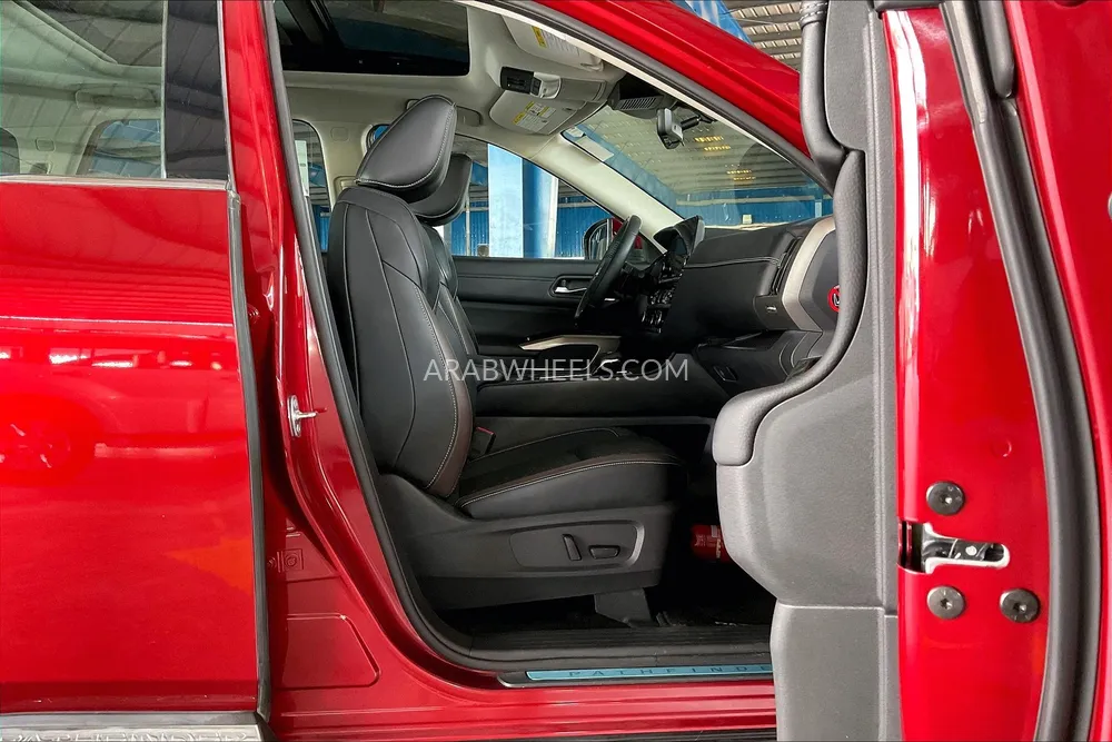 Nissan Pathfinder 2022 for Sale in Sharjah Image-13