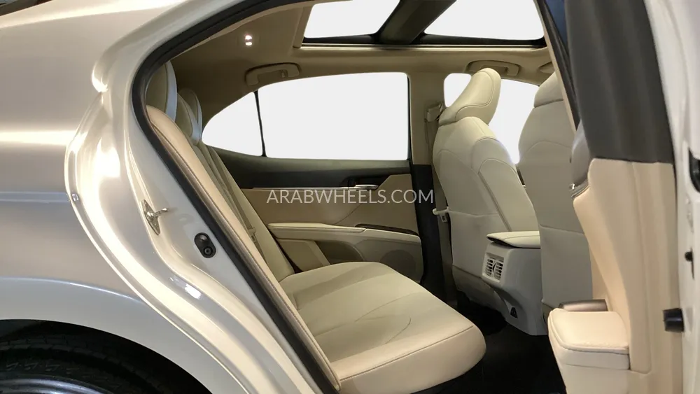 Toyota Camry 2024 for Sale in Sharjah Image-25