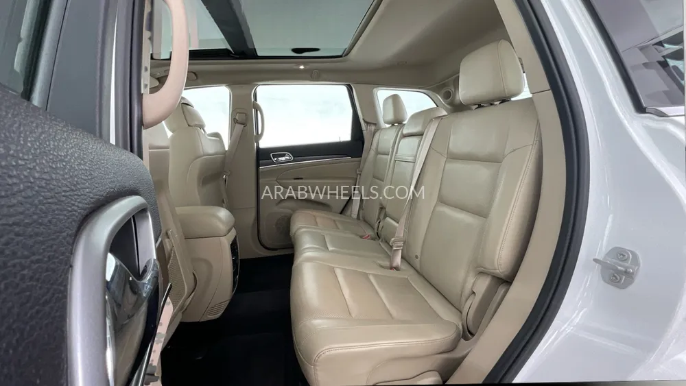 Jeep Grand Cherokee 2018 for Sale in Sharjah Image-13
