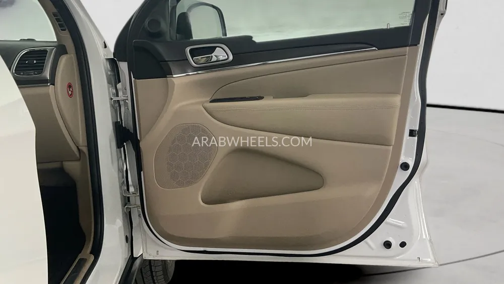Jeep Grand Cherokee 2018 for Sale in Sharjah Image-25