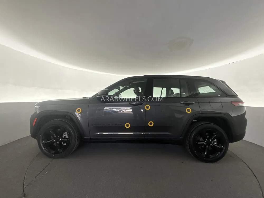 Jeep Grand Cherokee 2022 for Sale in Dubai Image-29