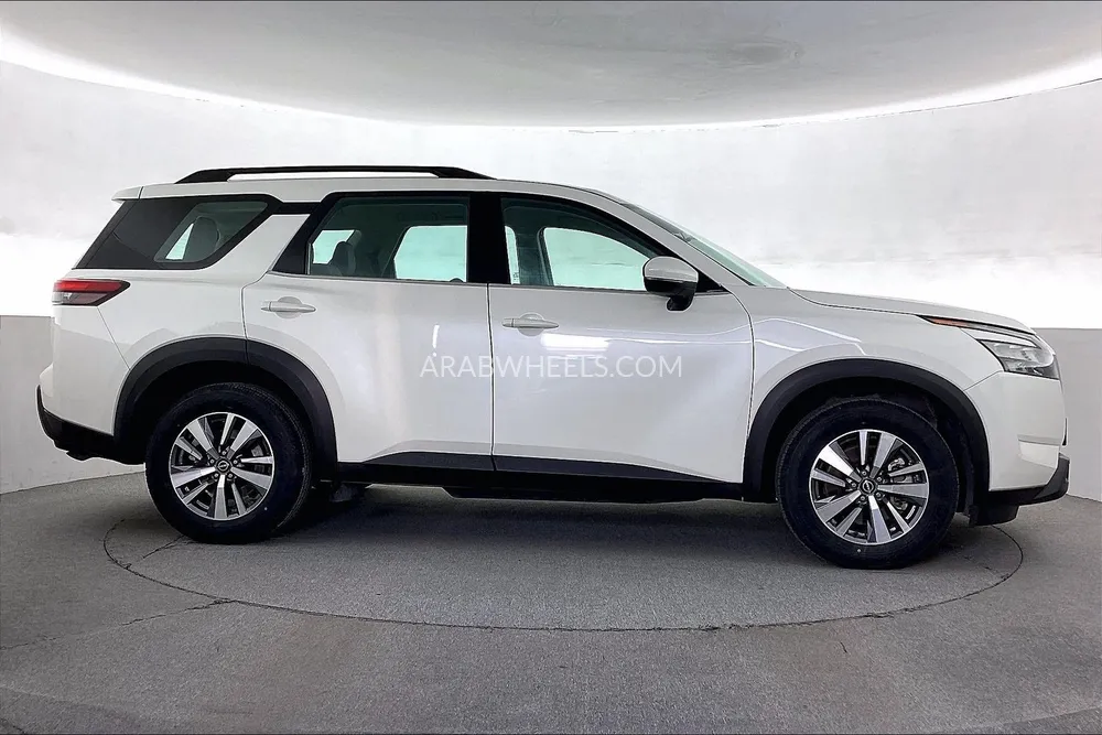 Nissan Pathfinder 2023 for Sale in Dubai Image-7