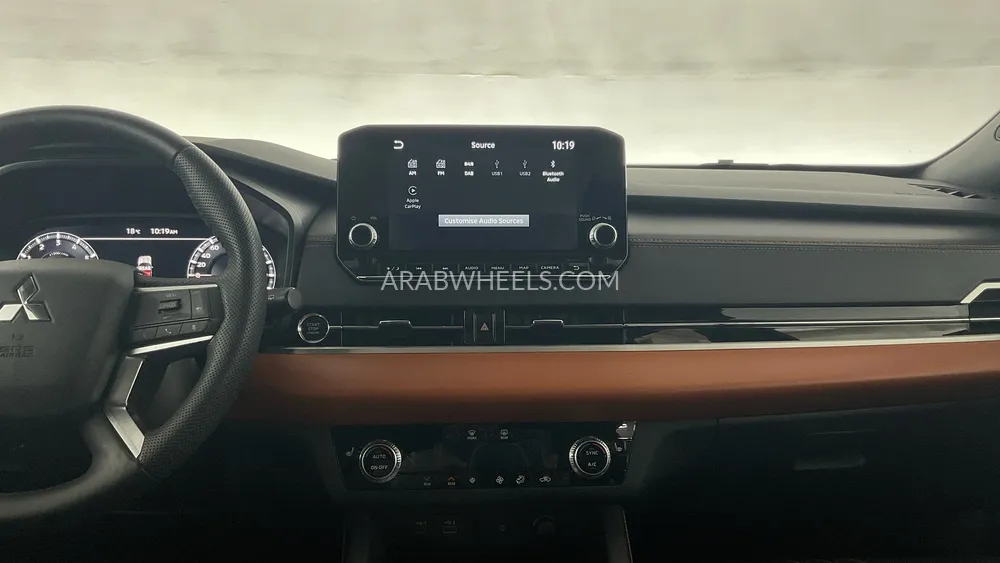 ميتسوبيشي أوتلاندر 2023 for Sale in دبي Image-27