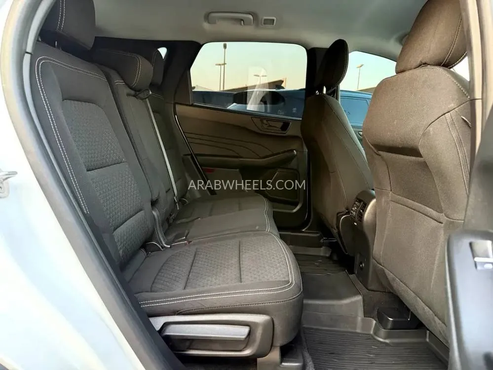 Ford Escape 2023 for Sale in Sharjah Image-5