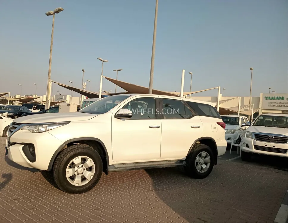 Toyota Fortuner 2018 for Sale in Sharjah Image-3