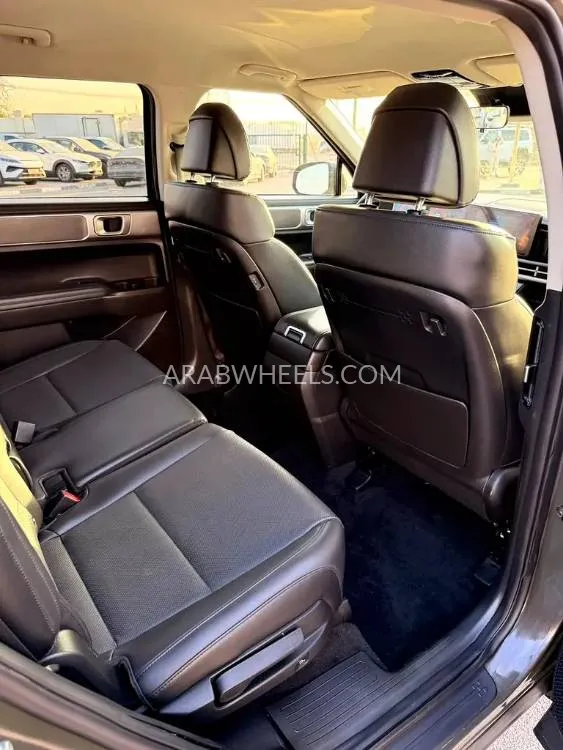 Hyundai Grand Santa Fe 2024 for Sale in Dubai Image-9