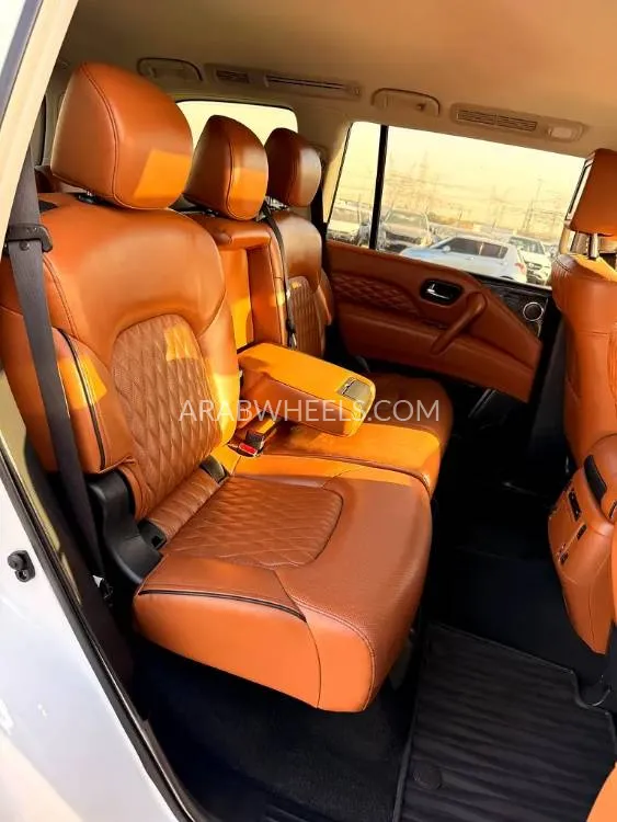 Infiniti QX80 2019 for Sale in Dubai Image-4