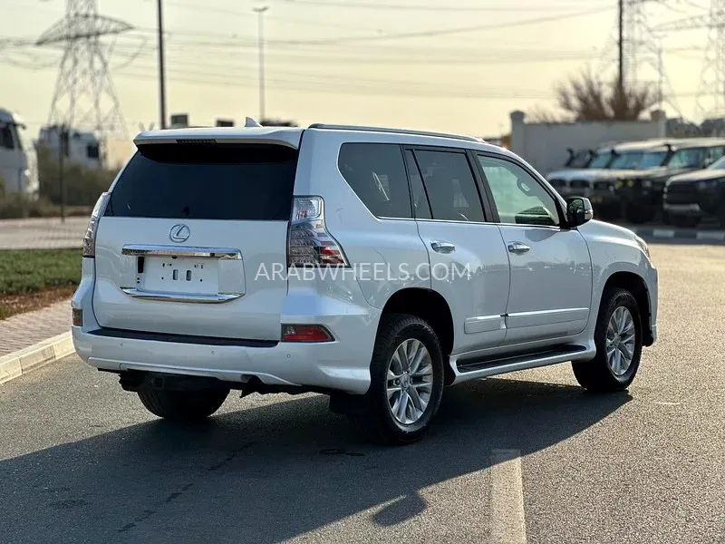Lexus GX 2018 for Sale in Dubai Image-2