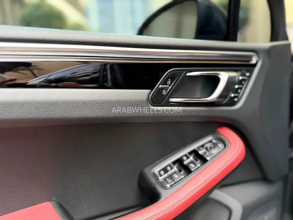 Porsche Macan 2021 for Sale in Dubai Image-8