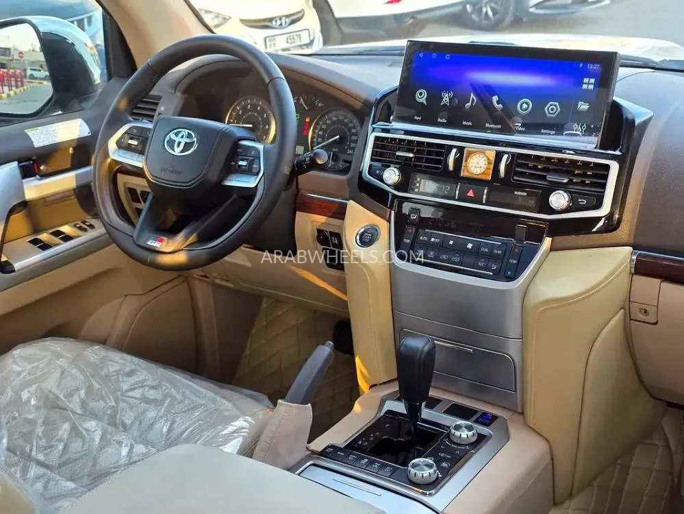 Toyota Land Cruiser 2015 for Sale in Sharjah Image-11