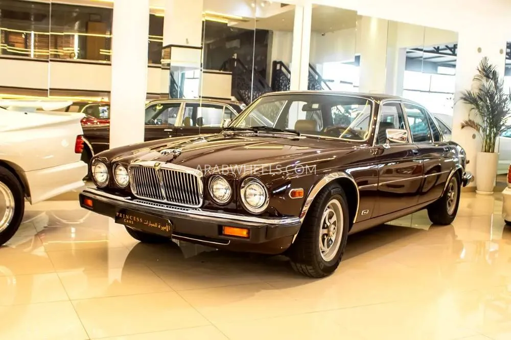 Jaguar XJ 1983 for Sale in Abu Dhabi Image-4