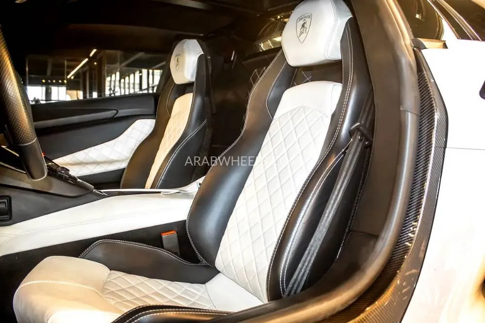 Lamborghini Aventador 2018 for Sale in Abu Dhabi Image-14