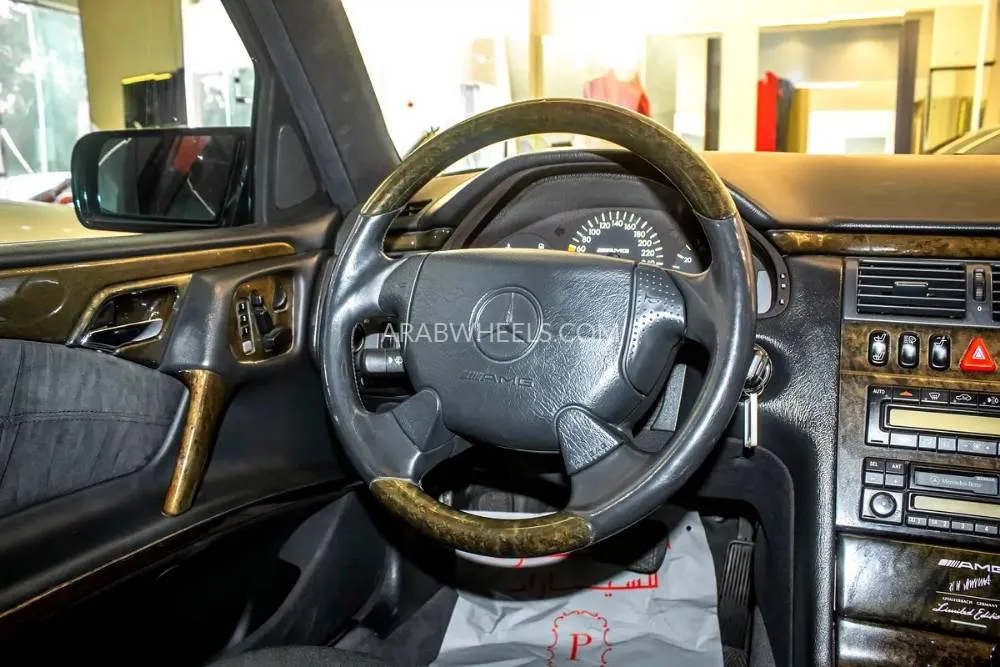 مرسيدس بنز كلاس E 1998 for Sale in أبو ظبي Image-2