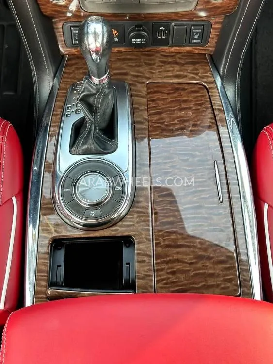 Nissan Armada 2019 for Sale in Dubai Image-11