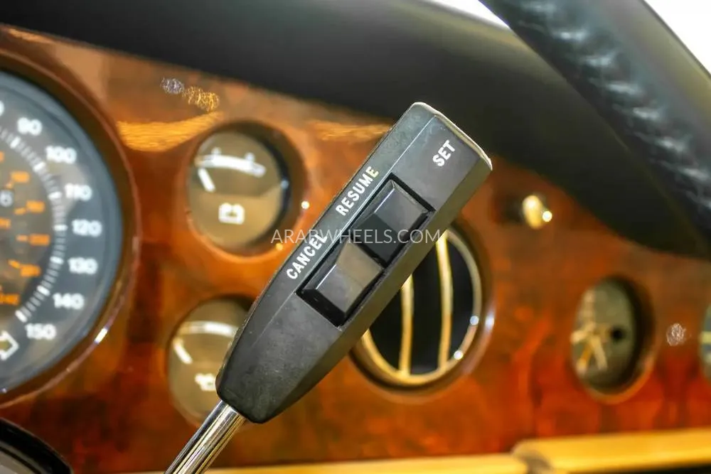 Rolls Royce Corniche 1985 for Sale in Abu Dhabi Image-14