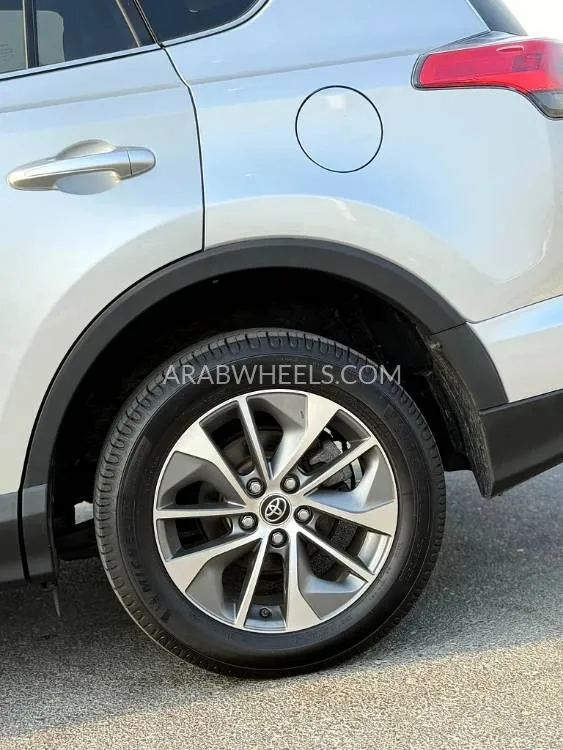 Toyota Rav4 2016 for Sale in Dubai Image-8