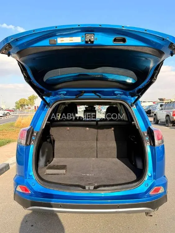 Toyota Rav4 2018 for Sale in Dubai Image-2