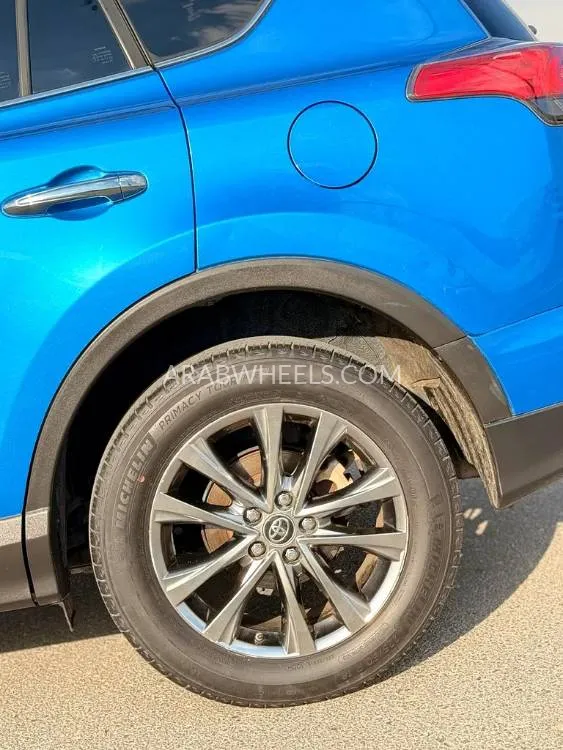 Toyota Rav4 2018 for Sale in Dubai Image-9