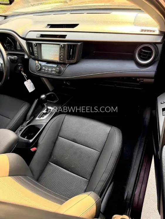 Toyota Rav4 2018 for Sale in Dubai Image-8