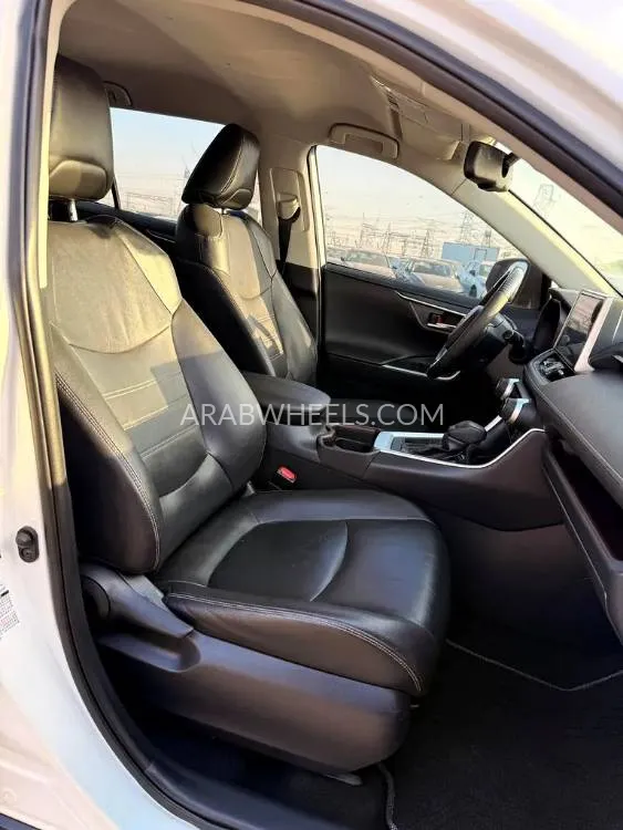 Toyota Rav4 2019 for Sale in Dubai Image-11