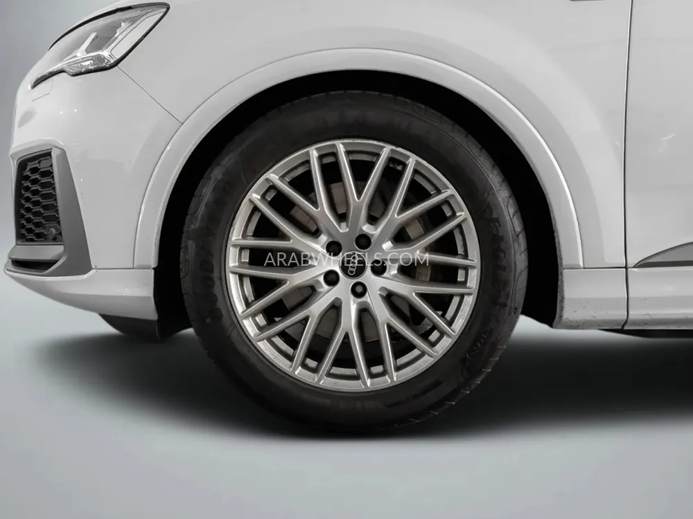 Audi Q7 2023 for Sale in Dubai Image-6