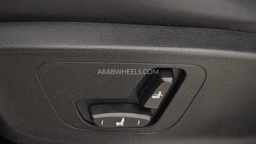 Chevrolet Captiva 2023 for Sale in Dubai Image-22