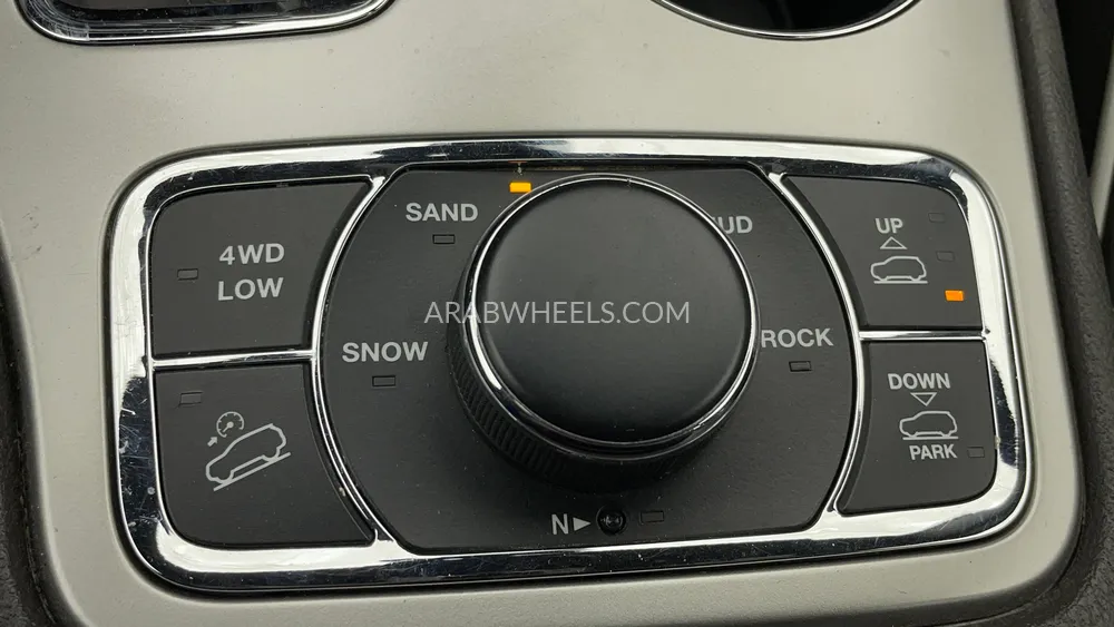 Jeep Grand Cherokee 2019 for Sale in Dubai Image-37