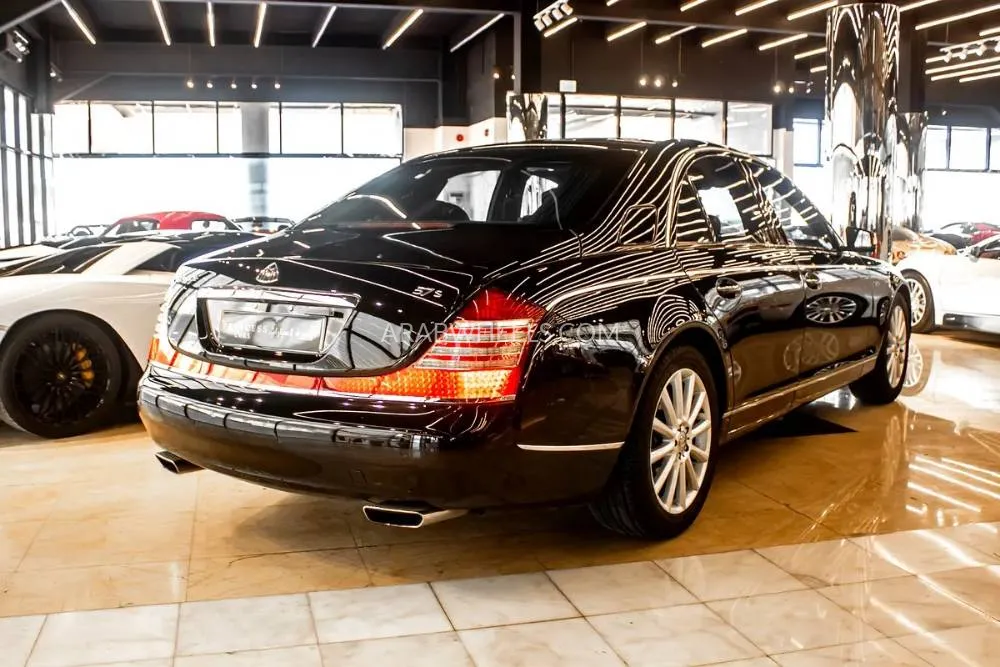 مايباخ 57 2012 for Sale in أبو ظبي Image-16