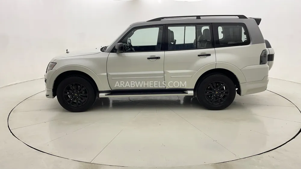 Mitsubishi Pajero 2020 for Sale in Dubai Image-6