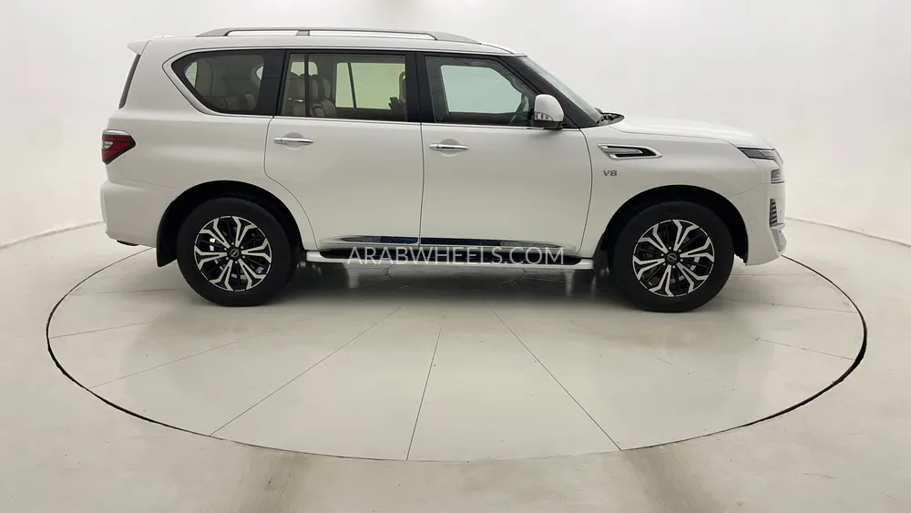Nissan Patrol 2022 for Sale in Dubai Image-2