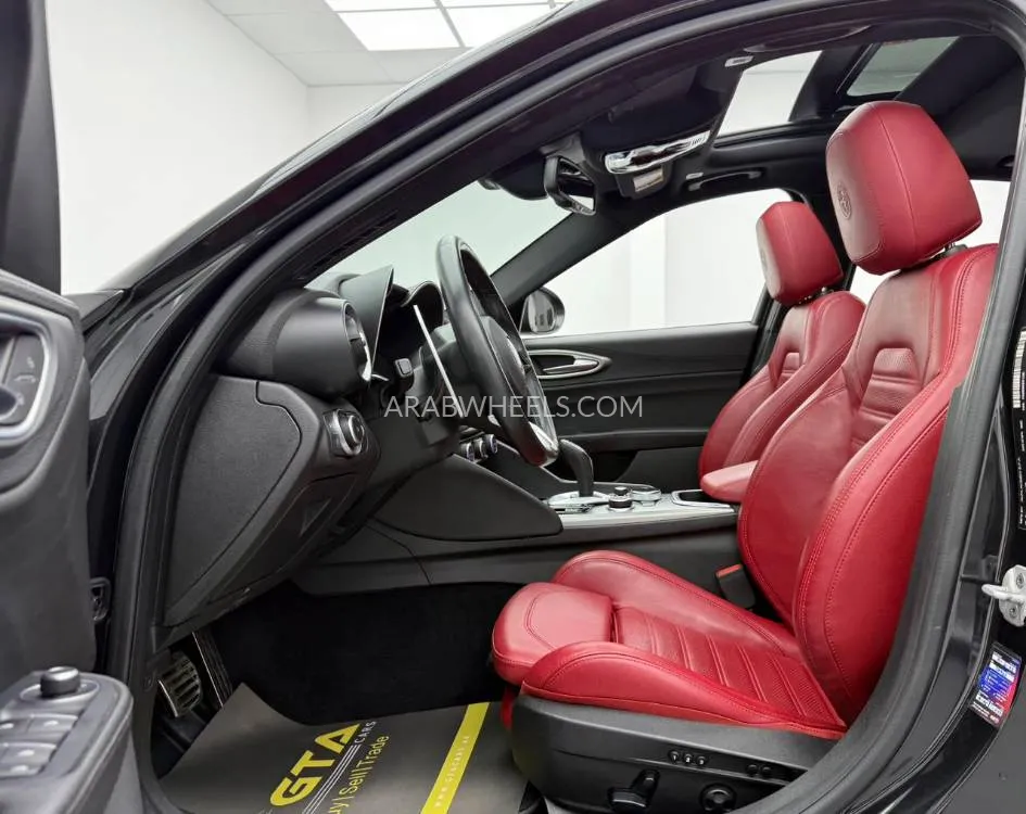 Alfa Romeo Giulia 2023 for Sale in Dubai Image-9