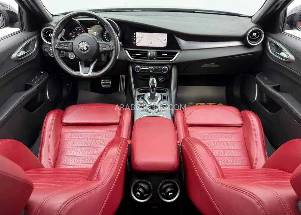 Alfa Romeo Giulia 2023 for Sale in Dubai Image-14