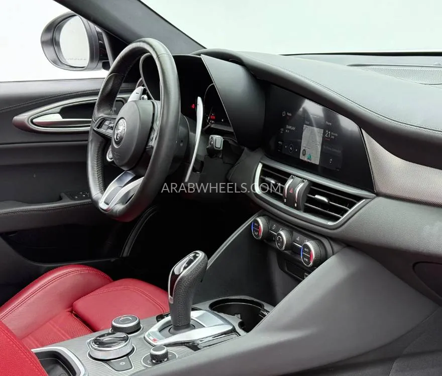 Alfa Romeo Giulia 2024 for Sale in Dubai Image-11