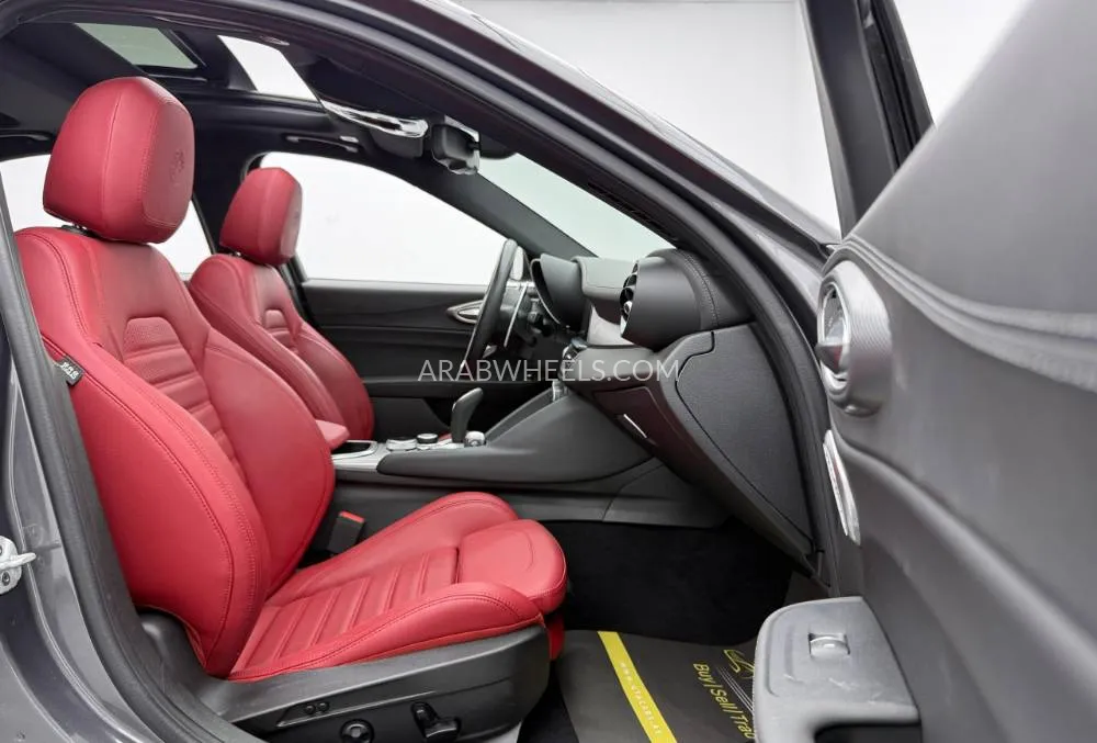 Alfa Romeo Giulia 2024 for Sale in Dubai Image-17