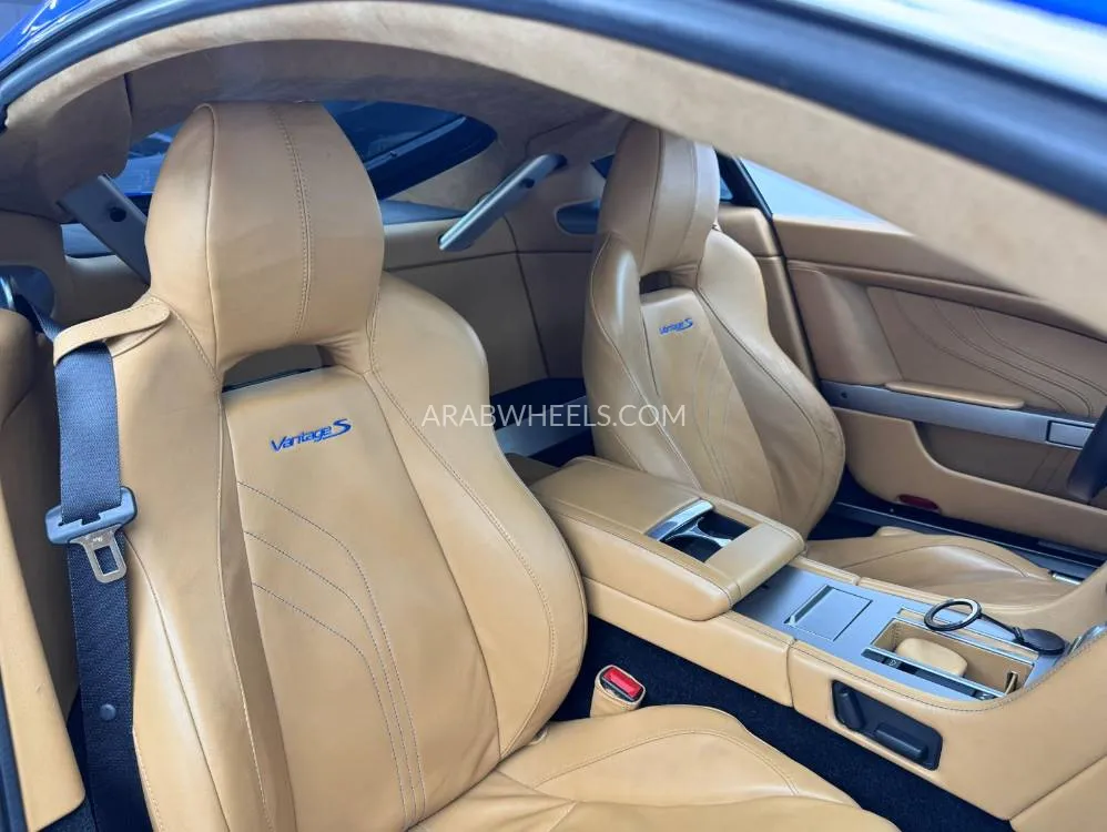 Aston Martin Vantage 2015 for Sale in Dubai Image-9