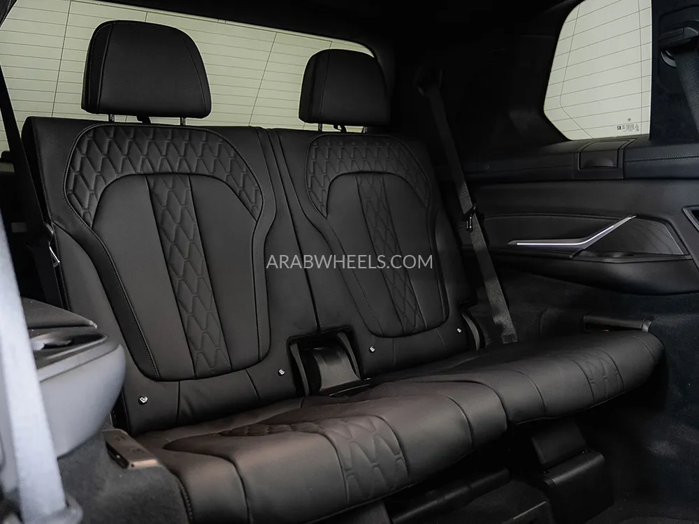 BMW X7 2021 for Sale in Dubai Image-14
