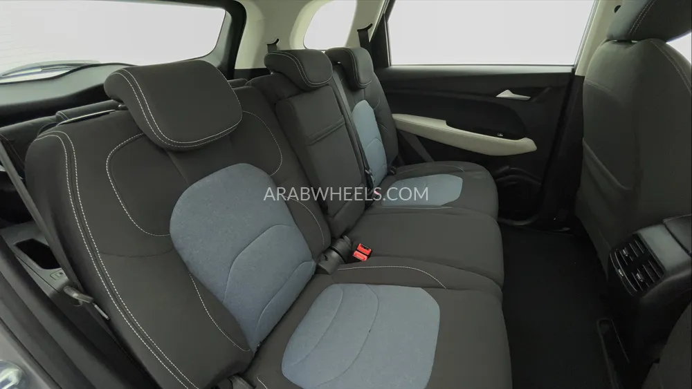 Chevrolet Captiva 2023 for Sale in Dubai Image-27