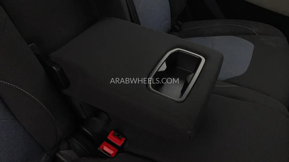 Chevrolet Captiva 2023 for Sale in Dubai Image-39