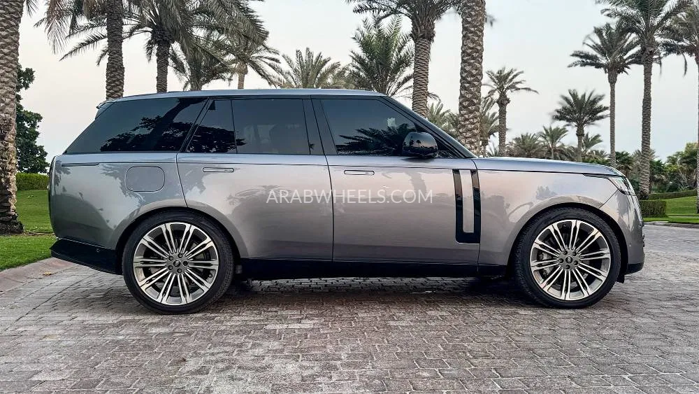 Land Rover Range Rover 2023 for Sale in Dubai Image-4