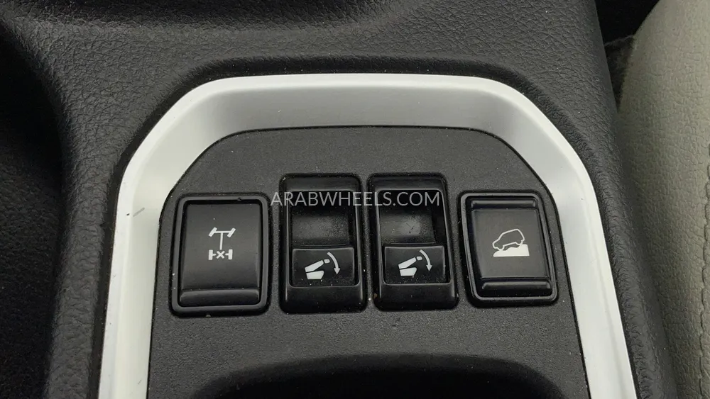 Nissan Xterra 2021 for Sale in Dubai Image-39