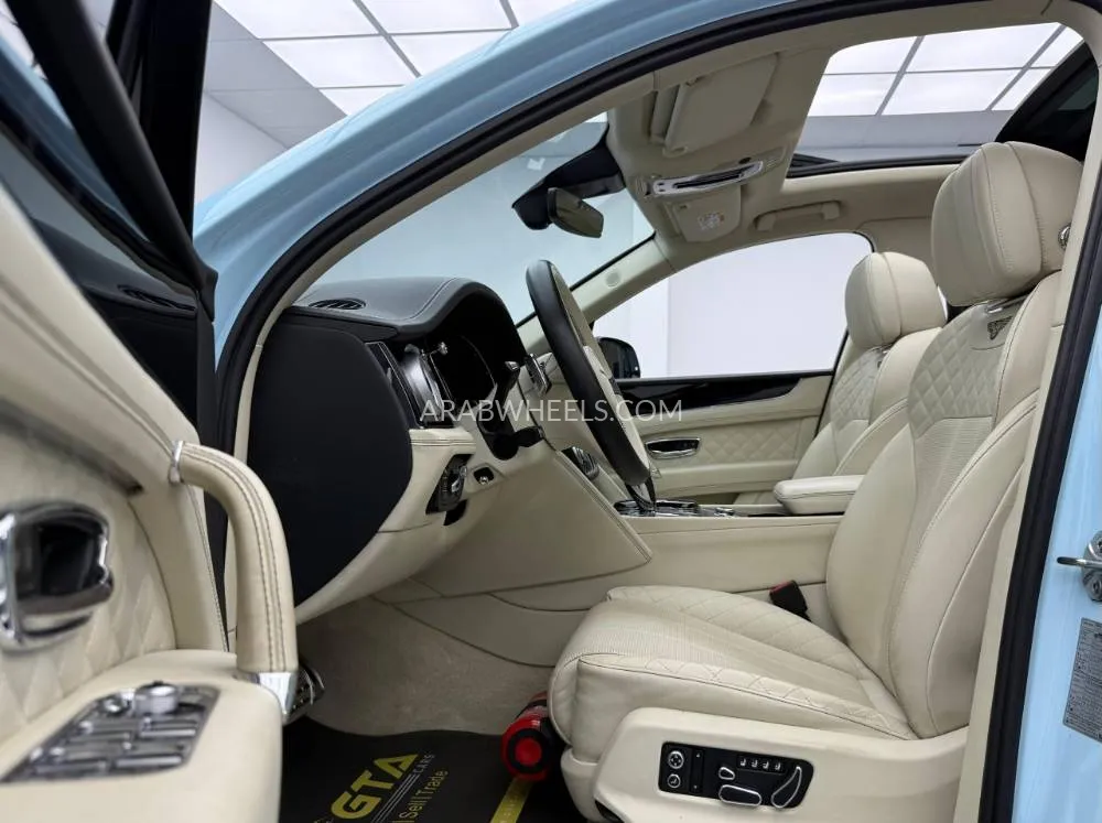 بينتلي بينتايجا 2019 for Sale in دبي Image-14