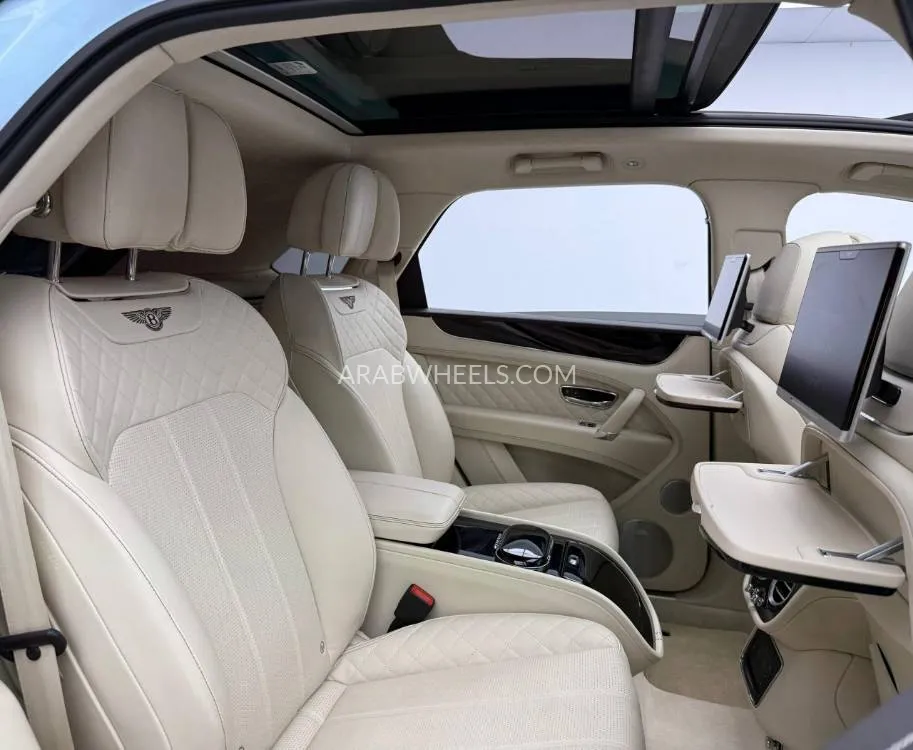 بينتلي بينتايجا 2019 for Sale in دبي Image-19
