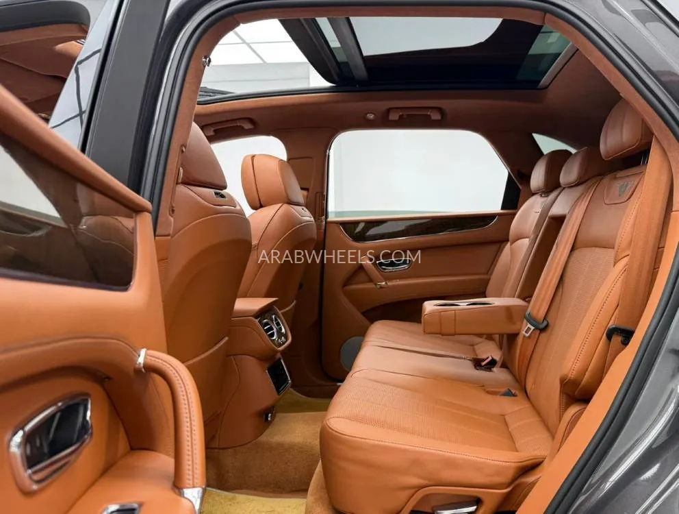 Bentley Bentayga 2019 for Sale in Dubai Image-17