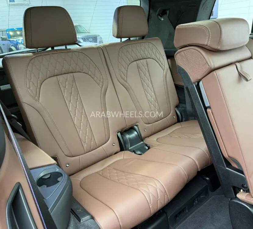 BMW X7 2024 for Sale in Dubai Image-19